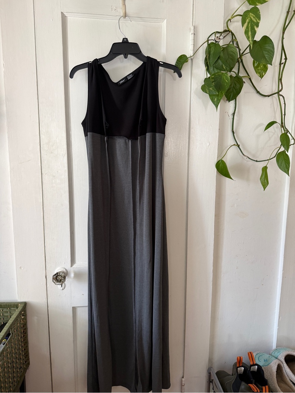 Boutique EUROPA size 8 Sleeveless Black and Gray Maxi cardigan top